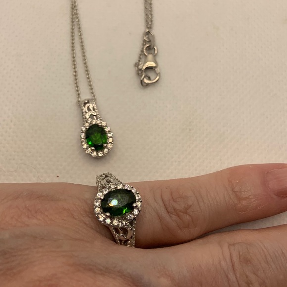 RUSSIAN DIOPSIDE, ZIRCON RING AND PENDANT - Picture 5 of 8